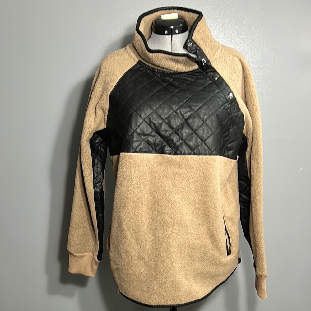 Abercrombie & Fitch Camel and Black Fleece nwot
